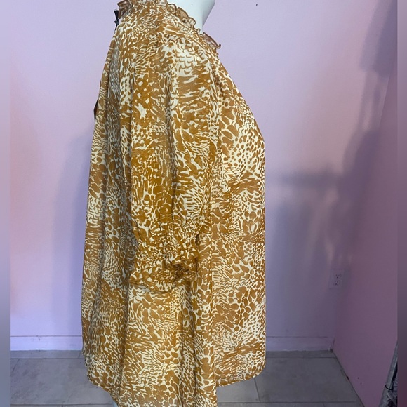 ☀️= 2/$13 NWT Ava & Viv Women's Leopard Print Mustard Color Short Sleeve Blouse - Picture 3 of 5